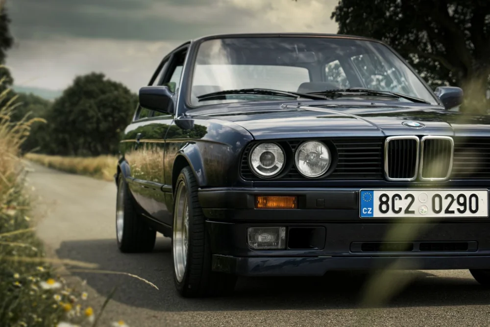 Detailní záběry vozu BMW e30 325i