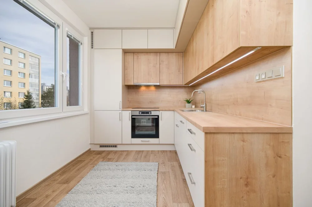 Profesionálně upravená fotografie kuchyně