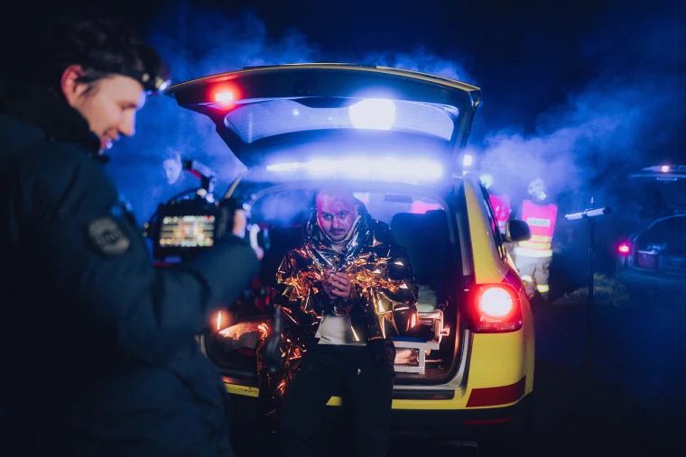 Natáčení scény autonehody pro videoklip kapely Warování